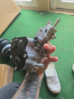 Pompă tandem de vacuum și combustibil