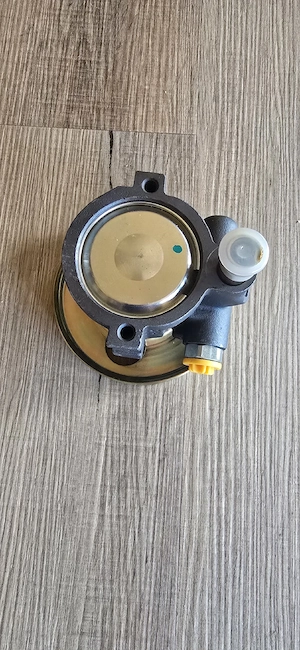 Pompă hidraulică de servodirecție. - imagine 3