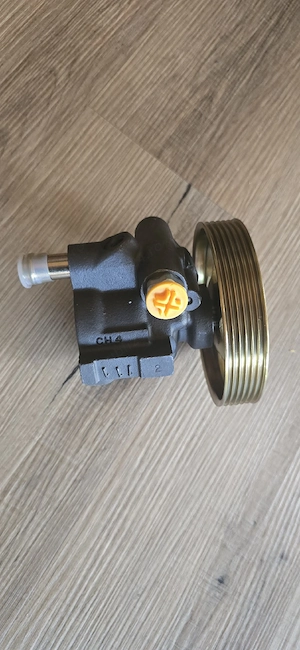 Pompă hidraulică de servodirecție.