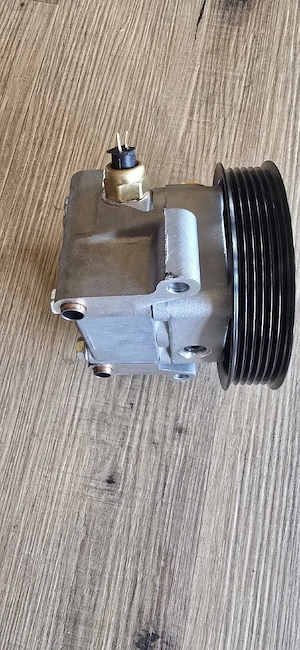 Pompă de servodirecție hidraulică pentru Ford Focus.  - imagine 2