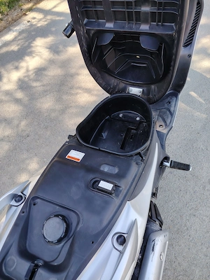 Vand Scuter Suzuki Sixteen 150cc - imagine 3