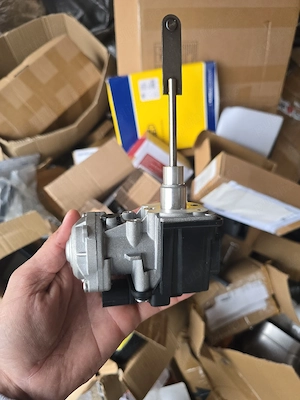 Actuator electronic pentru turbosuflantă