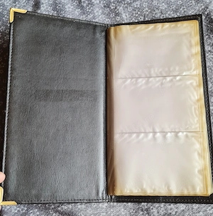 3 clasoare vechi pentru cărți de vizită + 31 de cărți de vizită românești și străine - imagine 3