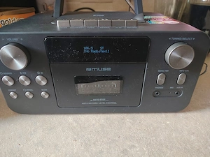 radiocasetofon portabil cu CD Muse M-182 DB. 
