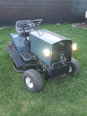 Tractoras tuns iarba gazon - imagine 4