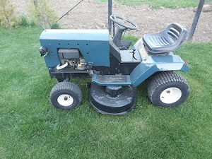 Tractoras tuns iarba gazon - imagine 2