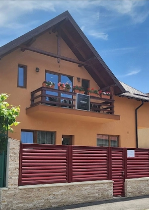 Închiriem posturi de lucru   Salon Abstract Brașov