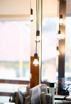 Închiriem posturi de lucru   Salon Abstract Brașov - imagine 3