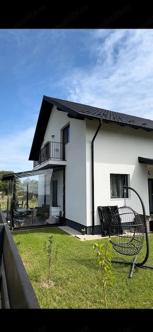 Vând casa la cheiei sau la rosu 