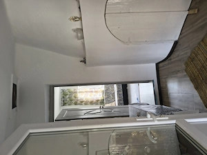 Vând casă la curte