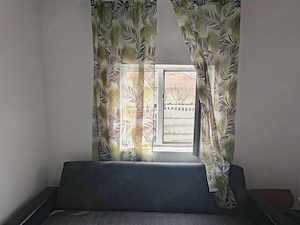 Vând casă la curte