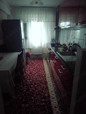 vind apartament 2 camere central stare bună etaj 3 zonă liniștită  - imagine 2