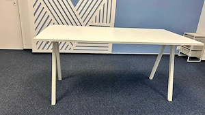 De vanzare Mobilier de birou   birouri de lucru + spații de depozitare pentru bibliorafturi