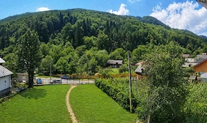 Casă de vânzare la munte, 5 camere, curte mare, garaj   jud. Neamț, aproape de Mănăstirea Pângărați - imagine 2