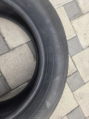 Vând 3 anvelope Vara Goodyear cu dimensiunile 215/55 R17 - imagine 2