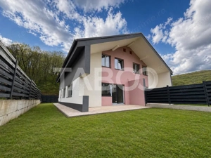 Casa tip duplex cu 4 camere si curte generoasa de vanzare in Tauti 