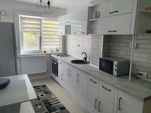 Apartament cu 3 camere de inchiriat