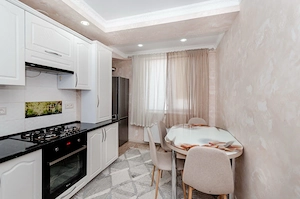 Apartament cu 2 camere de închiriat în zona Stefan cel Mare cu centrala proprie - imagine 3
