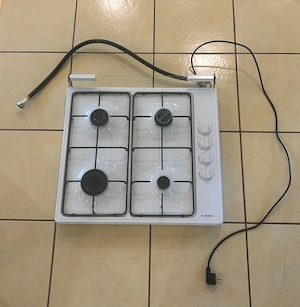 Plită autonoma  pe gaz Bosch   4 ochiuri, emailată, cu capac din sticlă NEFOLOSITĂ