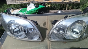 Faruri Toyota Avensis T25 cu Xenon