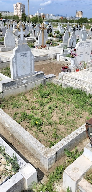 Loc de veci dublu in cimitir Micsunica Brașov 