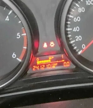 Vând Mazda 3 1.6 Diesel, an 2011, stare bună, ITP valabil - imagine 3