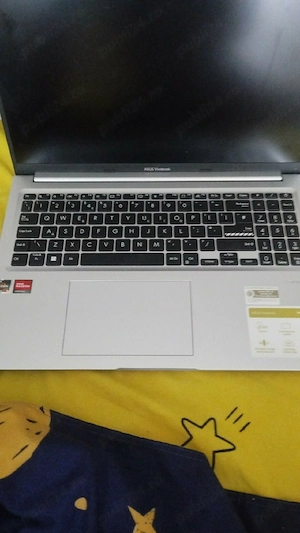 Laptop Asus vivobook 16