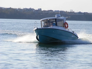 Lucrator calificat sau necalificat pentru constructii ambarcatiuni din fibra de sticla.