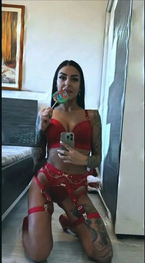 Neww!!! Bruneta sexy fac deplasări poze reale 