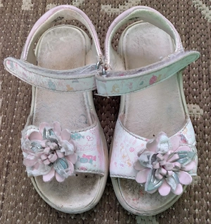 Primigi sandale cu floare, masura 27