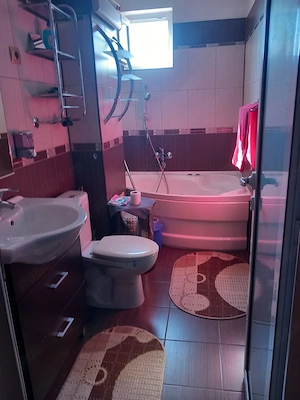 Închiriez apartament cu 2 camere și dependințe, de comodat, complet utilat, în zona Rogerius. - imagine 6