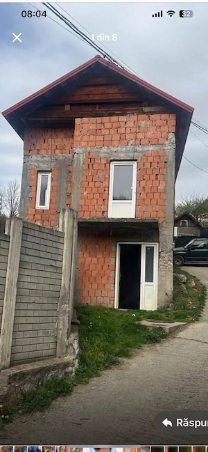 Casă de vânzare în zona lacul mic la strada principală,2 intrări curte foarte mare  - imagine 2