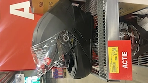 Casă de vânzare în zona lacul mic la strada principală,2 intrări curte foarte mare  - imagine 3