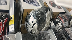 Casă de vânzare în zona lacul mic la strada principală,2 intrări curte foarte mare  - imagine 13