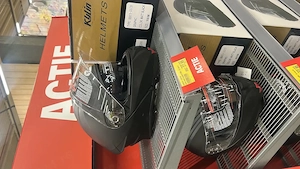 Casă de vânzare în zona lacul mic la strada principală,2 intrări curte foarte mare  - imagine 4