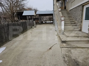 Casa plan parter plus etaj cu 3 camere, 158 mp si 6300 mp teren, zona Balcesti - imagine 2