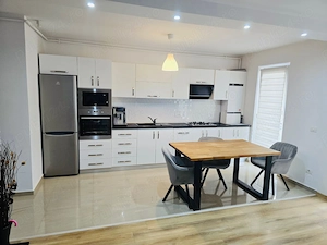  De vanzare Apartament 3 Camere, 2 Bai, Giroc