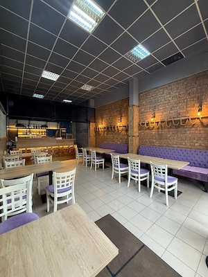 Vand mobilier de  restaurant,pult pub, mese si scaune, canapele, 30 persoane, 6000 EURO total pachet