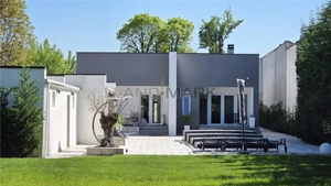 VILA PE PARTER SUPERBA MOBILATA   UTILATA CU PISICINA SI TEREN GENEROS