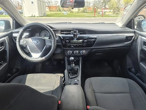 Vand Toyota Corolla 2016, 102100 km, 1.4 benzina, 99 CP, Euro 6  - imagine 5