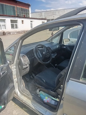 Vând Opel Zafira 2001 Motor1.6 - imagine 2