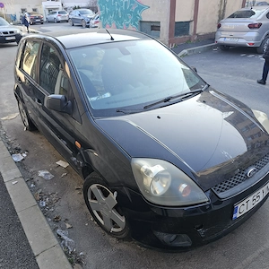 Vand FORD Fiesta 2005, benzina, in stare buna de functionare. Proprietar in acte, usor negociabil. - imagine 4