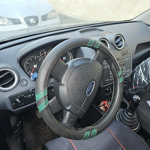 Vand FORD Fiesta 2005, benzina, in stare buna de functionare. Proprietar in acte, usor negociabil. - imagine 5