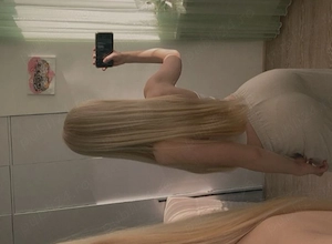 Blonda slim si sexy - imagine 1