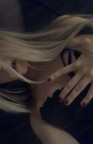 Blonda slim si sexy - imagine 2