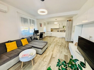 Braytim. La asfalt. Curte proprie. Mobilat si utilat. 