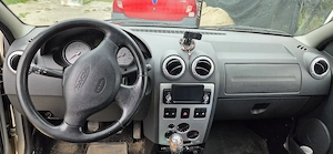 De vânzare Dacia Logan full km reali cauciucuri noi, baterie nou, motor 1.6 16 v preț 3000e neg - imagine 4