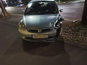 Honda Jazz 2004 avariat - imagine 3