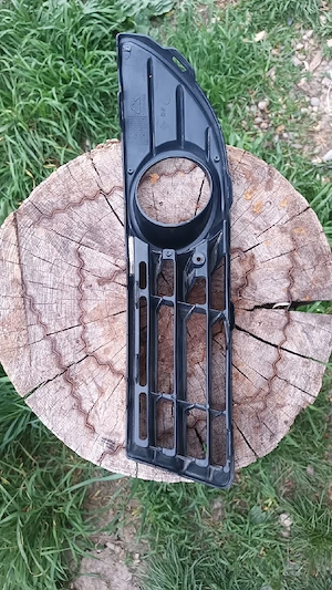 Grilă proiector ceață dreapta VW Polo 9N Facelift  - imagine 2