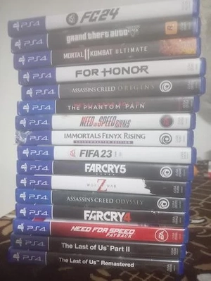 Vând jocuri de PlayStation 4
